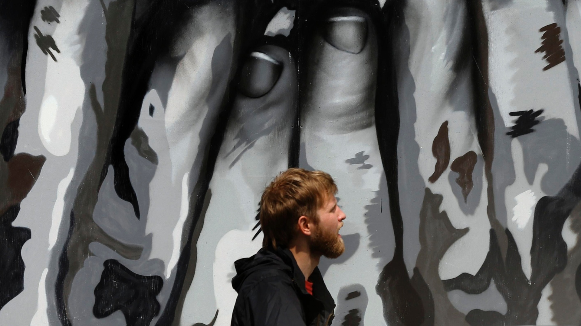 18.junho.2013 - Na Inglaterra, o festival de arte de rua "Sand, Sea and Spray" reuniu 40 artistas de diversas nacionalidades no último final de semana - REUTERS/Phil Noble