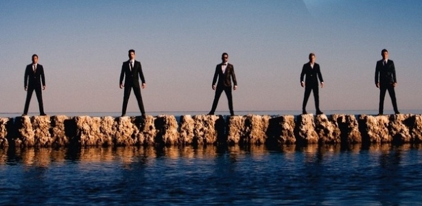 Backstreet Boys na capa do single "In A World Like This" - Divulgação