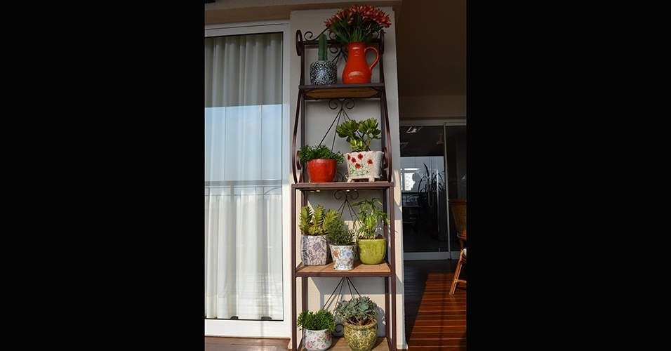 Jardins em estantes e prateleiras - Divulgação