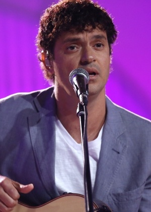 Jorge Vercillo, durante gravação do DVD "Um Barzinho, Um Violão", no Rio de Janeiro, em junho - Roberto Filho /  AgNews