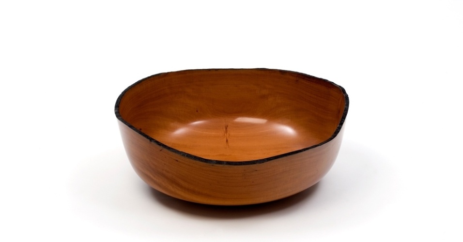 ara servir petiscos e docinhos, o bowl Governador é feito de madeira e custa R$ 1.821, na Etel (www.etelinteriores.com.br) | Preços consultados em junho de 2013 e sujeitos a alterações - Divulgação