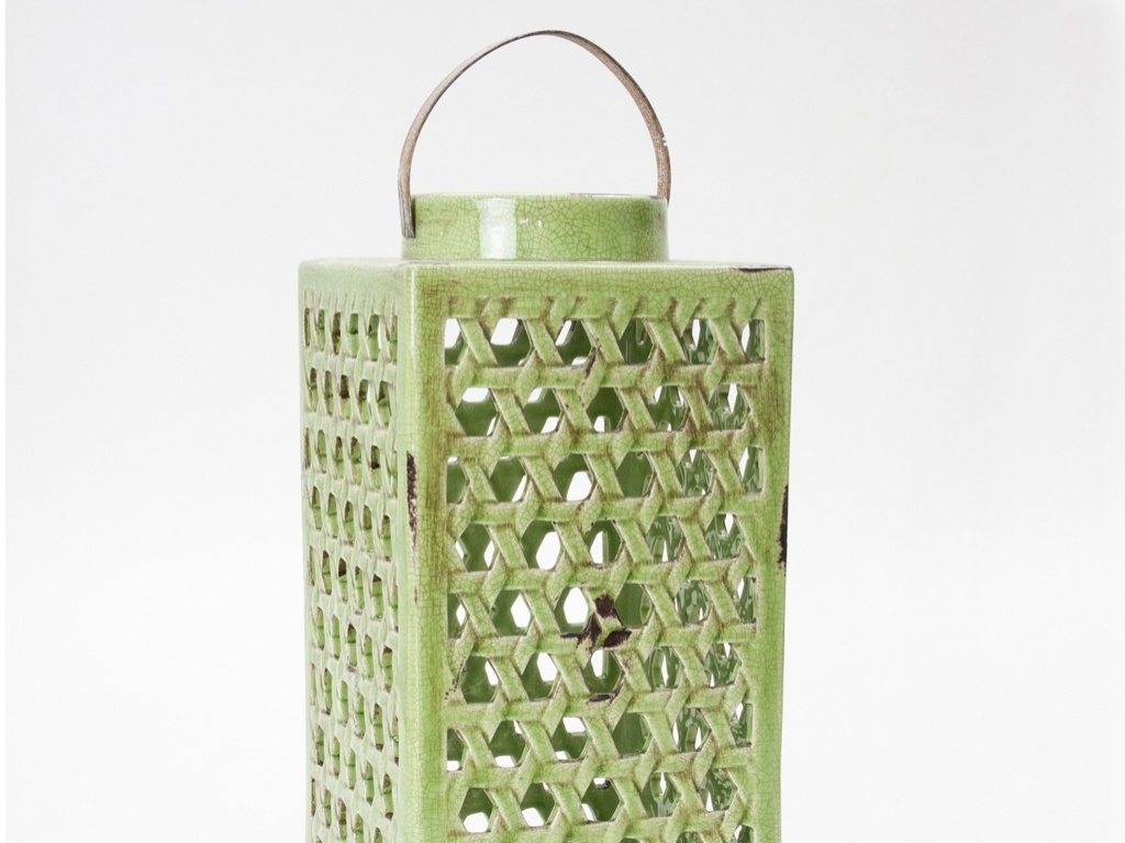 O porta-vela em cerâmica com alça de metal custa R$ 249 e está disponível na Cecilia Dale (www.ceciliadale.com.br) | Preços consultados em junho de 2013 e sujeitos a alterações - Divulgação