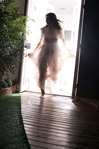 A fotógrafa Lidi Lopez (www.lidilopez.com.br), mãe de três, faz ensaios com grávidas há cinco anos. Em seu estúdio no bairro Itaim Bibi, zona oeste de São Paulo, dispõe de um acervo de cenários e figurinos, e consegue criar um clima de conto de fadas para as futuras mamães. Segundo ela, a inspiração veio de sua personalidade sonhadora e romântica, e também da experiência de ter feito fotos da sua terceira gestação com a fotógrafa Fernanda Sá - Lidi Lopez/Divulgação