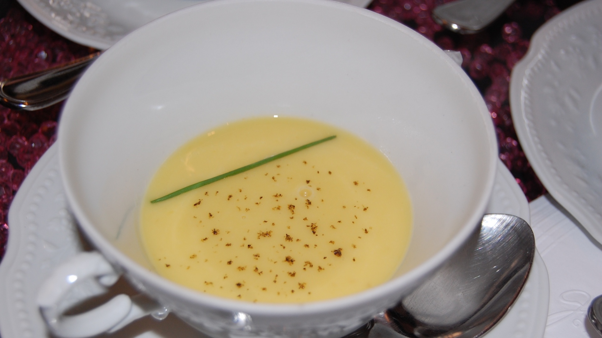 Creme de mandioquinha com fleur de caviar; da Gislaine Oliveira Gastronomia (www.gislaineoliveira.com.br) - Divulgação/Gislaine Oliveira Gastronomia