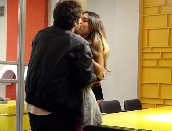 Em "Sangue Bom", Fabinho e Mel são flagrados aos beijos na Class Midia