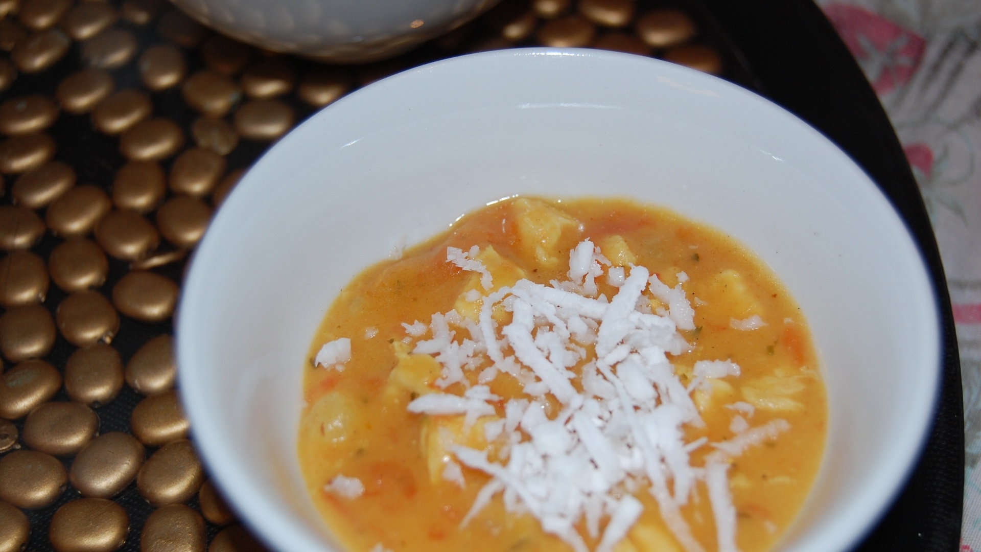 Frango thay picante com coco fresco ralado; da Gislaine Oliveira Gastronomia (www.gislaineoliveira.com.br) - Divulgação/Gislaine Oliveira Gastronomia