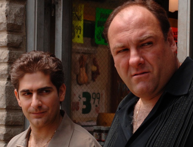 James Gandolfini (como Tony Soprano) e Michael Imperioli (como Christopher Moltisanti) em cena da série "Os Sopranos"