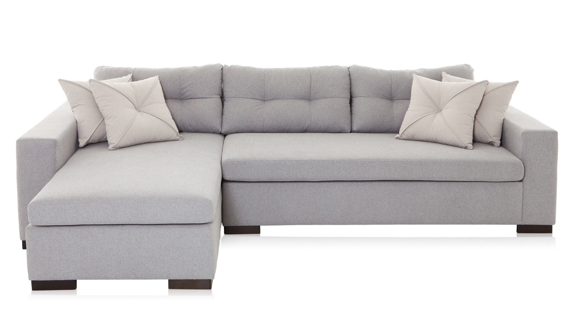 O sofá Berlim, de três lugares, com chaise, é feito em tecido suede, na cor cinza. O móvel possui espuma com densidade 30 e estrutura de madeira. O produto sai por R$ 2.340 na Formato Design (www.formatomoveis.com.br) I Preços pesquisados em junho de 2013 e sujeitos a alterações - Divulgação