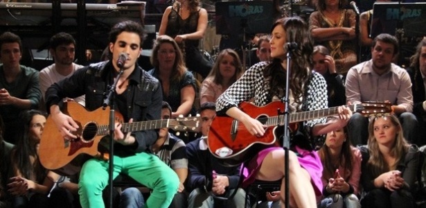 Fiuk e Sophia Abrahão cantam juntos no "Altas Horas"