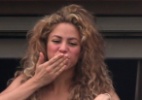 Shakira manda beijos para os fãs da sacada de hotel no Rio - Gil Rodrigues e JC Pereira/Foto Rio News