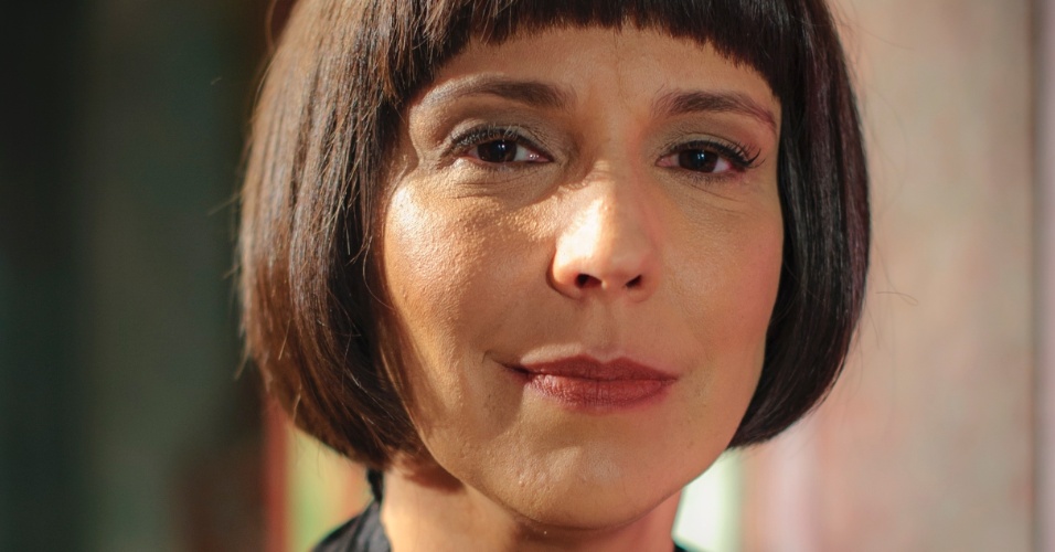 Ana Beatriz Nogueira é Aparadeira em "Saramandaia"