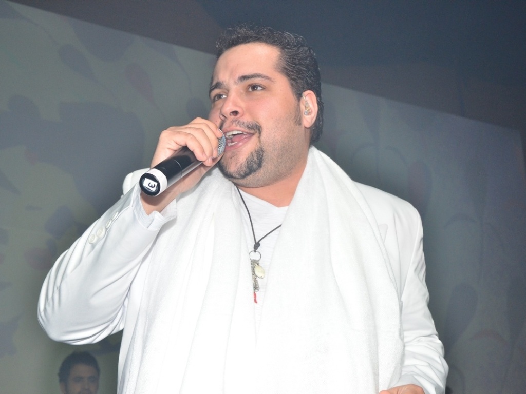 21.jun.2013 - Tiago Abravanel se apresenta no hotel Unique, em São Paulo na comemoração dos 15 anos do TUCCA - Caio Duran/AgNews