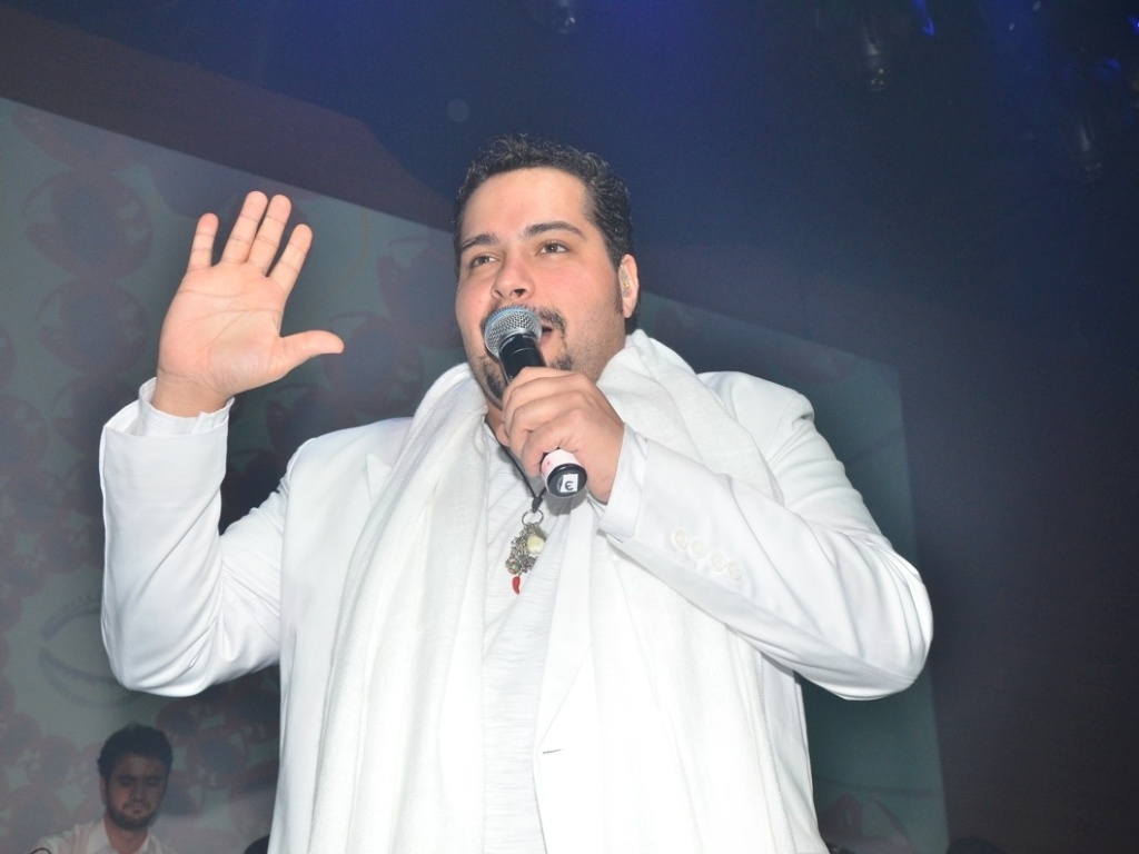 21.jun.2013 - Tiago Abravanel se apresenta no hotel Unique, em São Paulo na comemoração dos 15 anos do TUCCA - Caio Duran/AgNews