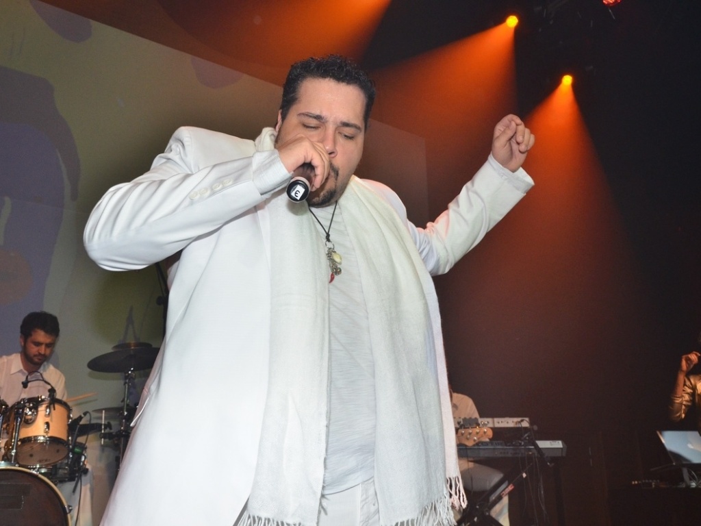 21.jun.2013 - Tiago Abravanel se apresenta no hotel Unique, em São Paulo na comemoração dos 15 anos do TUCCA - Caio Duran/AgNews