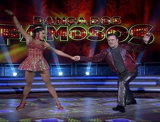 23.jun.2013 - Adriano Garib e Aline Riscado dançam "Eu sou terrível" no dia de rock na "Dança dos Famosos"