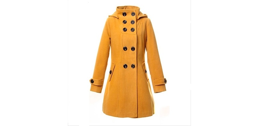 Casaco amarelo com abotoamento duplo; R$ 329,99, na Airu (www.airu.com.br). Preço pesquisado em julho de 2013 e sujeito a alterações - Divulgação