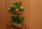 Faça floreiras charmosas usando cestinhas de vime ou outras fibras - Fernando Donasci/ UOL