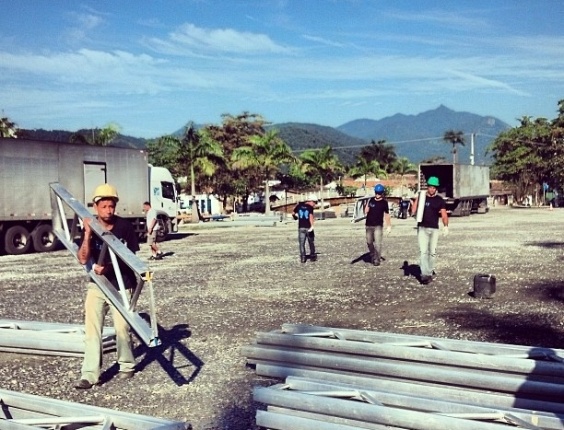 25.jun.2013 - Equipe faz preparativos para 11ª edição da Festa Literária Internacional de Paraty, que acontece entre os dias 3 e 7 de julho. O evento homenageará Graciliano Ramos - Reprodução/Instagram/flip_se