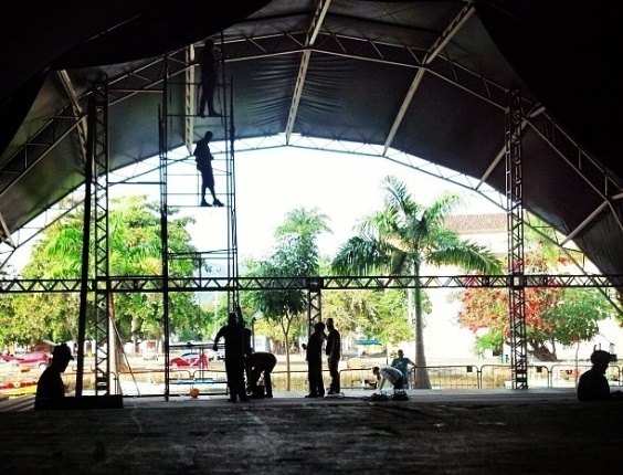 25.jun.2013 - Equipe faz preparativos para Flip 2013, que acontece entre os dias 3 e 7 de julho, em Paraty (RJ). O evento homenageará Graciliano Ramos - Reprodução/Instagram/flip_se