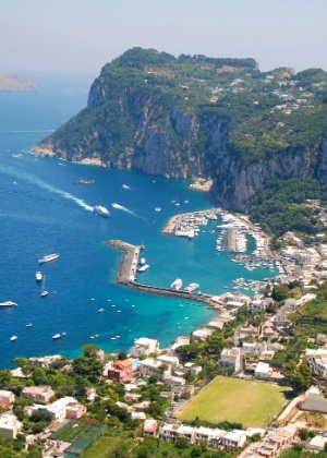 Vista geral da ilha de Capri, na Itália - Thinkstock