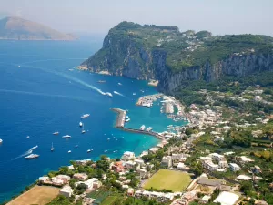 Ilha de Capri bloqueia chegada de turistas por falta de água