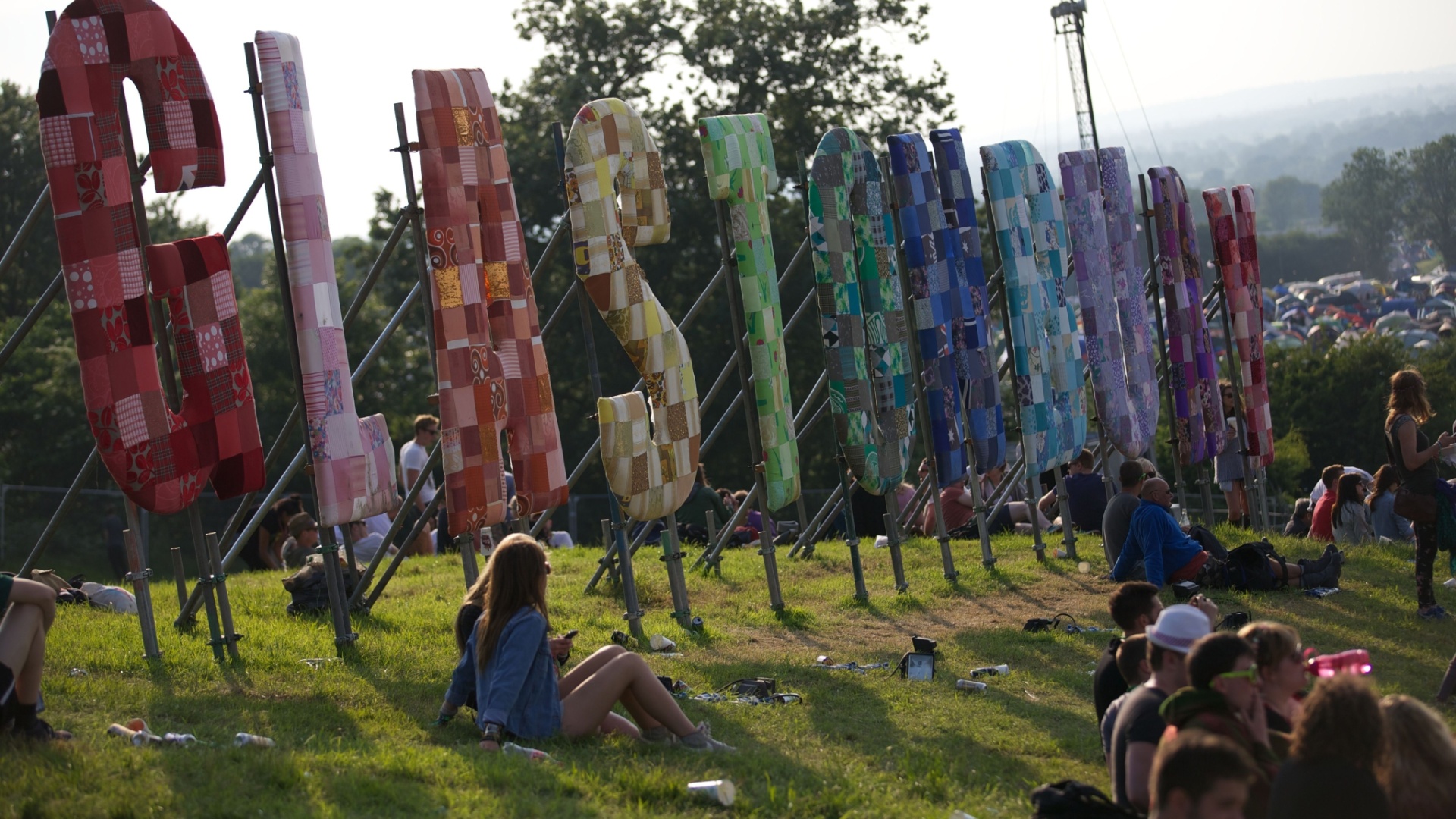 26.junho.2013 - Cerca de 135 mil ingressos foram vendidos para o festival que acontece entre os dias 26 e 30 de junho - AFP PHOTO/ANDREW COWIE