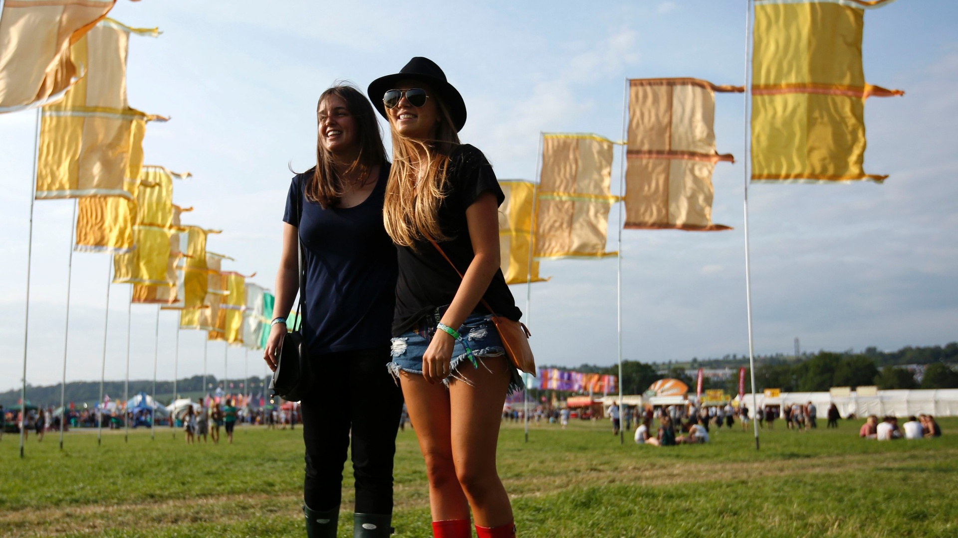 26.junho.2013 - Fãs chegam para o festival Glastonbury nesta quarta, o evento é realizado no Condado de Somerset - REUTERS/Olivia Harris