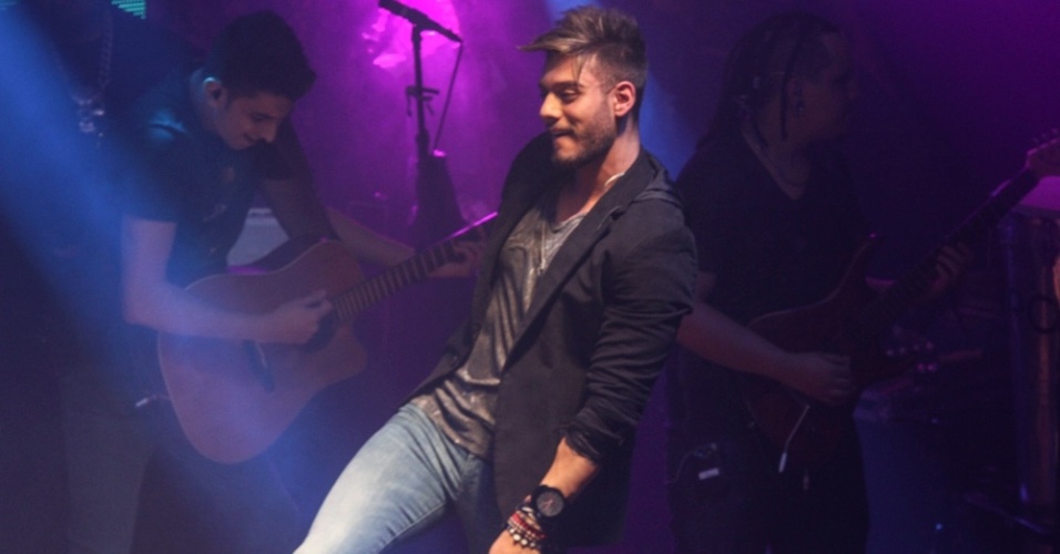 26.jun.2013 - Fenômeno das redes sociais, o sertanejo cantou músicas do álbum "Nem te Conto", como "Pac man", "Plano B", "Princesinha" e "Pra te fazer lembrar" - Cláudio Augusto/Foto Rio News