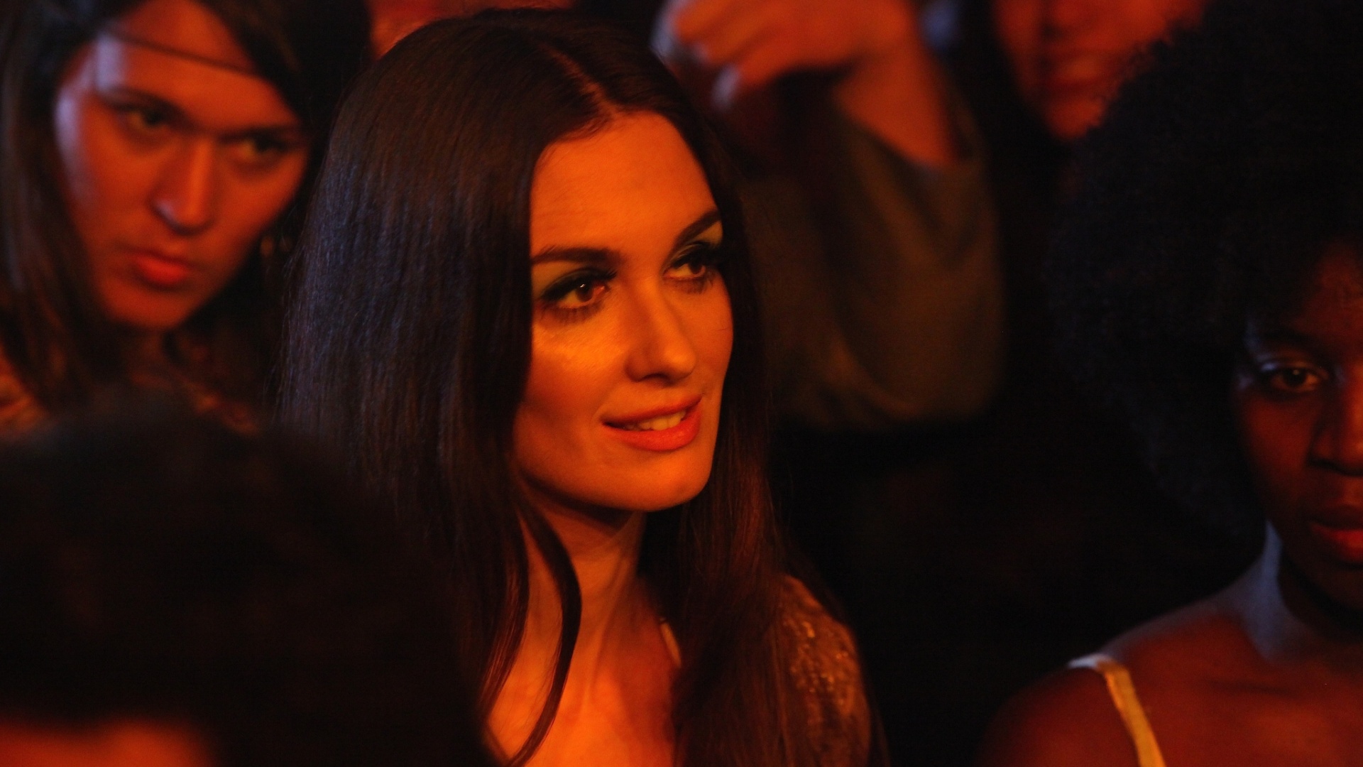 A atriz espanhola Paz Vega interpreta Luisa em cena da cinebiografia "Não Pare na Pista - A Melhor História de Paulo Coelho", dirigida por Daniel Augusto - Gui Maia