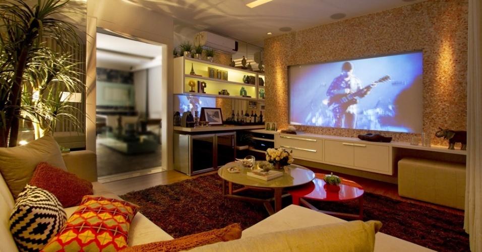 Morar Mais por Menos Vitória 2013: 9 Sala de TV - Lorrayne Zucolotto e Tatiana Espíndula - Divulgação