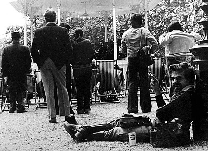 O escritor Paulo Coelho, em Londres, nos anos 70 - Divulgação