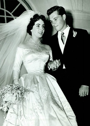 13.mai.1950 - Elizabeth Taylor em seu casamento com Conrad Hilton Jr. - Divulgação/Christie"s