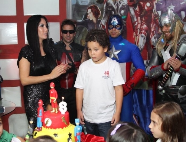 27.jun.2013 - Alex, filho do ex-jogador Ronaldo com Michele Umezu, comemora seu aniversário de oito anos em buffet na Barra da Tijuca, no Rio de Janeiro