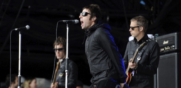 28.jun.2013 - Liam Gallagher durante o show da banda Beady Eye no Glastonbury do ano passado - EFE/Facundo Arrizabalaga