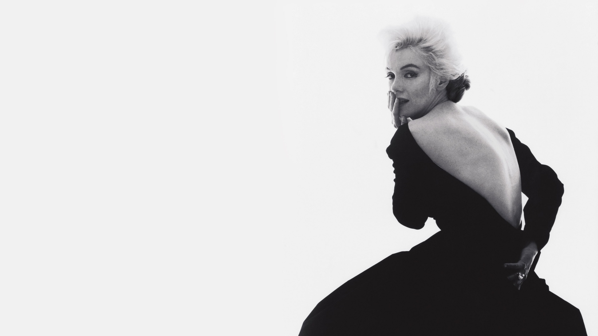 A atriz Marilyn Monroe em seu último ensaio fotográfico para a revista Vogue, tiradas pelo fotógrafo Bert Stern, em 1962, em uma suíte do hotel Bel-Air, em Los Angeles (EUA). As imagens foram feitas seis semanas antes da morte de Marilyn - Bert Stern