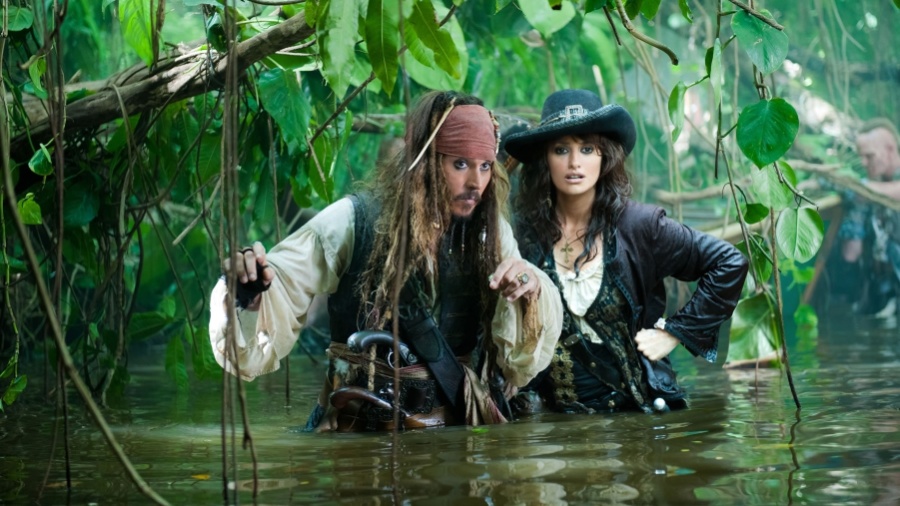 Johnny Depp e Penélope Cruz já atuaram juntos em "Piratas do Caribe: Navegando em Águas Misteriosas"