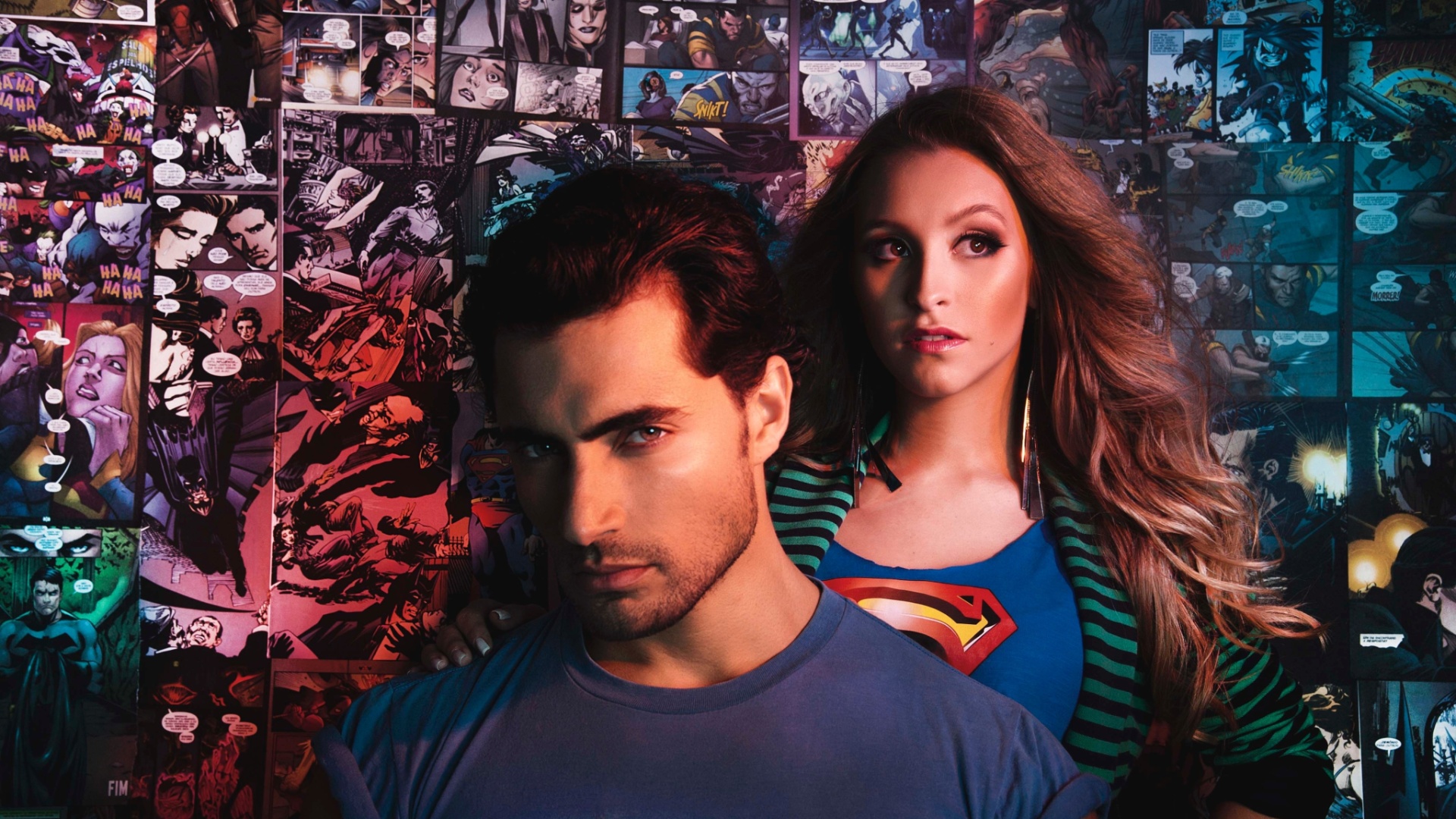 O ator Carlo Porto, que participou da novela Salve Jorge, e a atriz Carla Diaz, posaram para as lentes de Vinicius Mochizuki como Super-Homem e Lois Lane, inspirados no filme "O Homem de Aço". As fotos estarão na Exposição Literatura e Sétima Arte em Foco, que ocorrerá no segundo semestre deste ano, no Rio de Janeiro - Vinicius Mochizuki/AR Assessoria/Divulgação