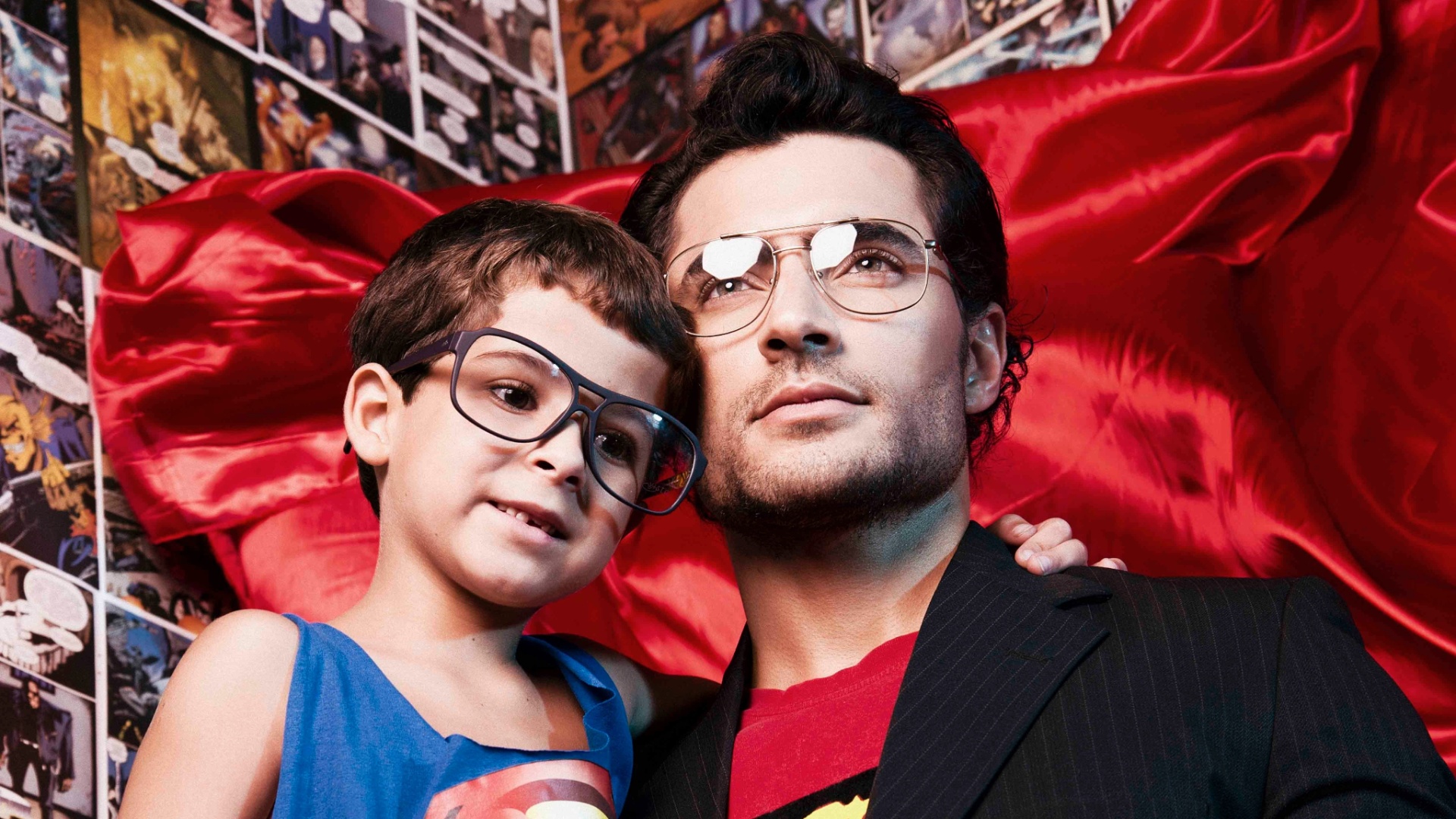 O ator Carlo Porto, que participou da novela Salve Jorge, e a atriz Carla Diaz, posaram para as lentes de Vinicius Mochizuki como Super-Homem e Lois Lane, inspirados no filme "O Homem de Aço". As fotos estarão na Exposição Literatura e Sétima Arte em Foco, que ocorrerá no segundo semestre deste ano, no Rio de Janeiro - Vinicius Mochizuki/AR Assessoria/Divulgação