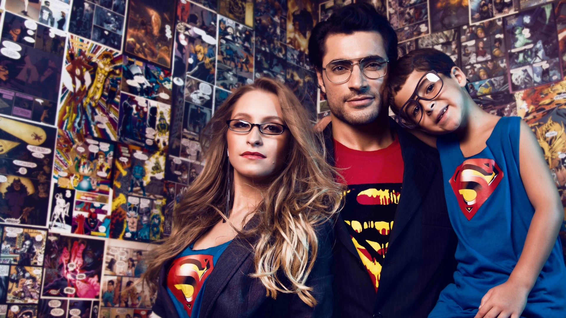 O ator Carlo Porto, que participou da novela Salve Jorge, e a atriz Carla Diaz, posaram para as lentes de Vinicius Mochizuki como Super-Homem e Lois Lane, inspirados no filme "O Homem de Aço". As fotos estarão na Exposição Literatura e Sétima Arte em Foco, que ocorrerá no segundo semestre deste ano, no Rio de Janeiro - Vinicius Mochizuki/AR Assessoria/Divulgação