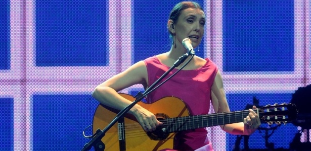 A cantora Adriana Calcanhotto se apresenta na turnê itinerante do 24ª edição do Prêmio da Música Brasileira no Teatro GEO, em São Paulo - Leo Franco / Agnews 