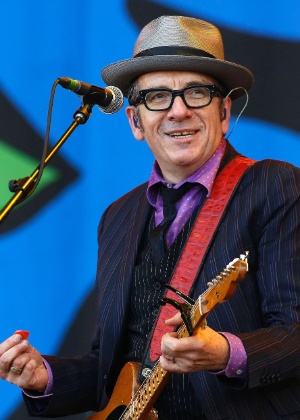 Elvis Costello durante o festival Glastonbury 2013 - Olivia Harris/Reuters