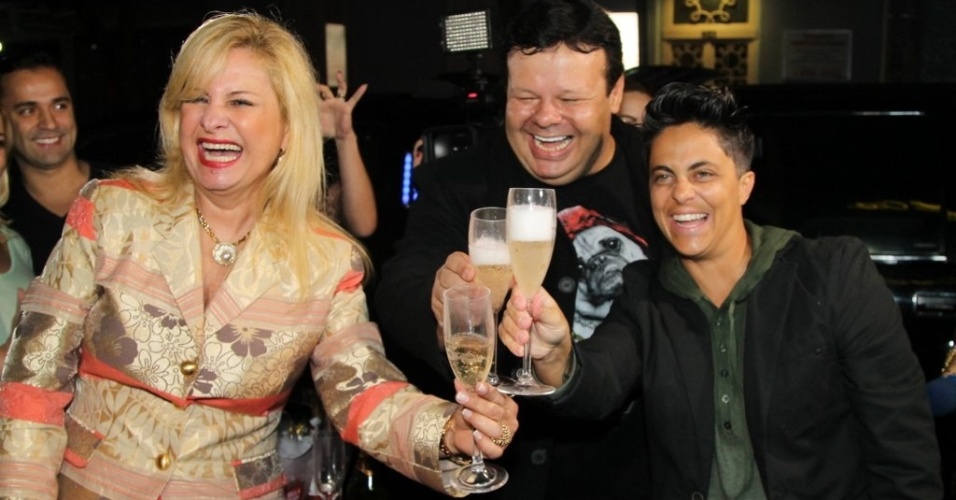 28.jun.2013 - Thammy brinda com a empresária Lilian Gonçalves