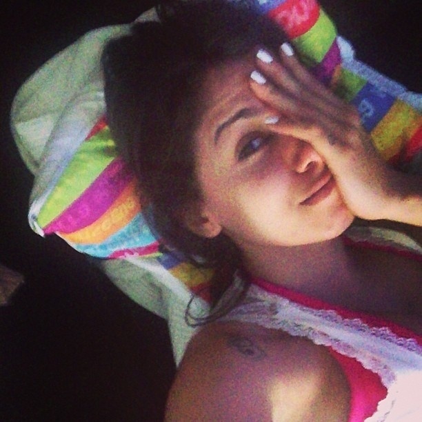 29.jun.2013 - Anitta publica foto sem maquiagem
