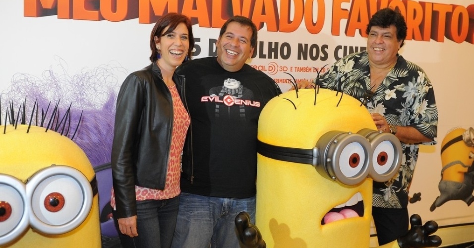 29.jun.2013 -  Maria Clara Gueiros, Leandro Hassum e Sidney Magal, posam para fotos na pré-estreia de "Meu Malvado Favorito 2", em São Paulo