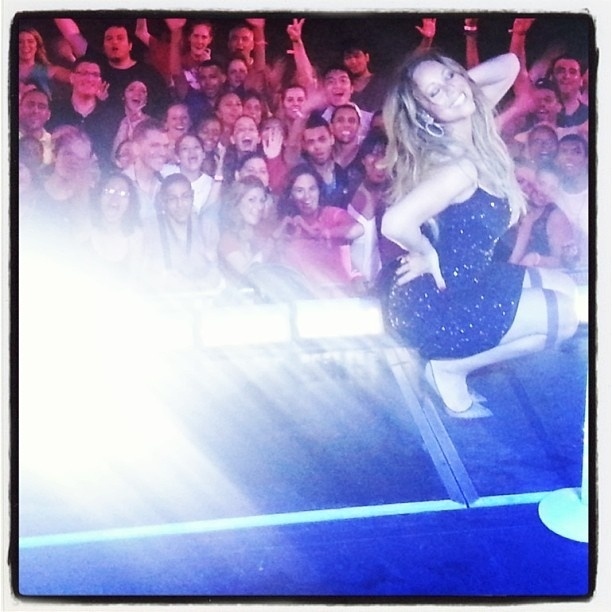 29.jun.2013 - Mariah Carey publica foto sendo aplaudida pelo público em show