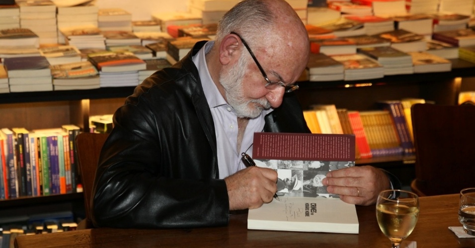 29.jun.2013 - O autor Silvio de Abreu lança o livro em São Paulo