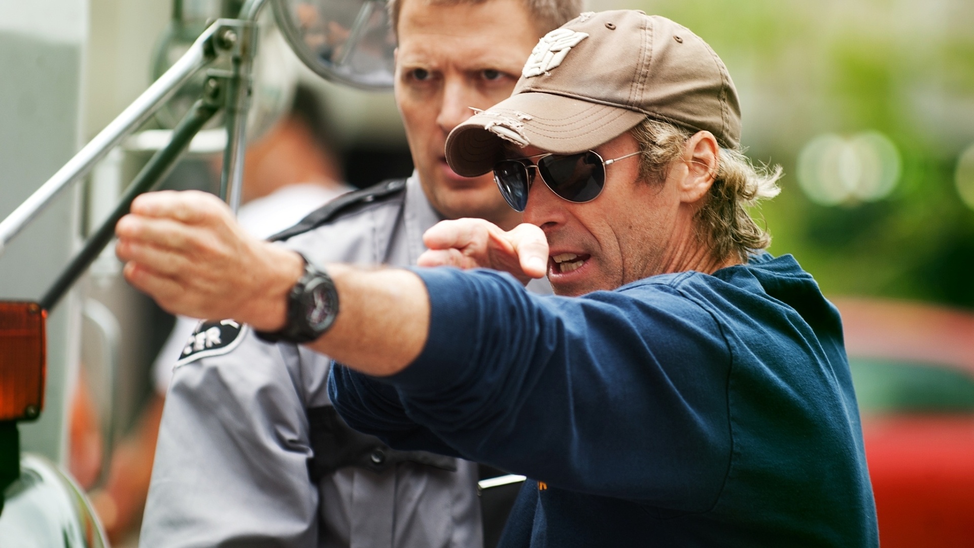 Michael Bay dirige o elenco de "Sem Dor, Sem Ganho" - Reprodução / IMDb