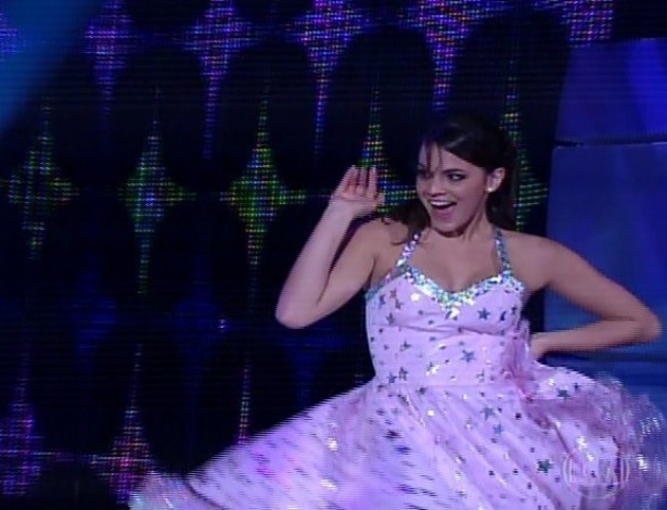 30.jun.2013 - Bruna Marquezine e Átila Amaral dançam "Rock This Town", da banda Stray Cats, no dia de rock na "Dança dos Famosos"