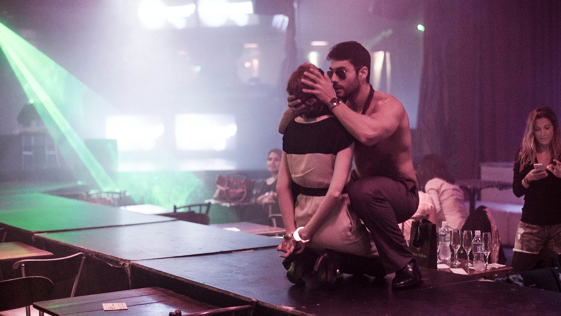 27.jun.2013 - Apresentação do modelo e dançarino Bruno Camargo, de 25 anos, no Clube das Mulheres. O paulistano faz um show no qual interpreta o personagem Christian Grey, retratado no best-seller "Cinquenta Tons de Cinza", de E.L. James. - Leonardo Soares/UOL