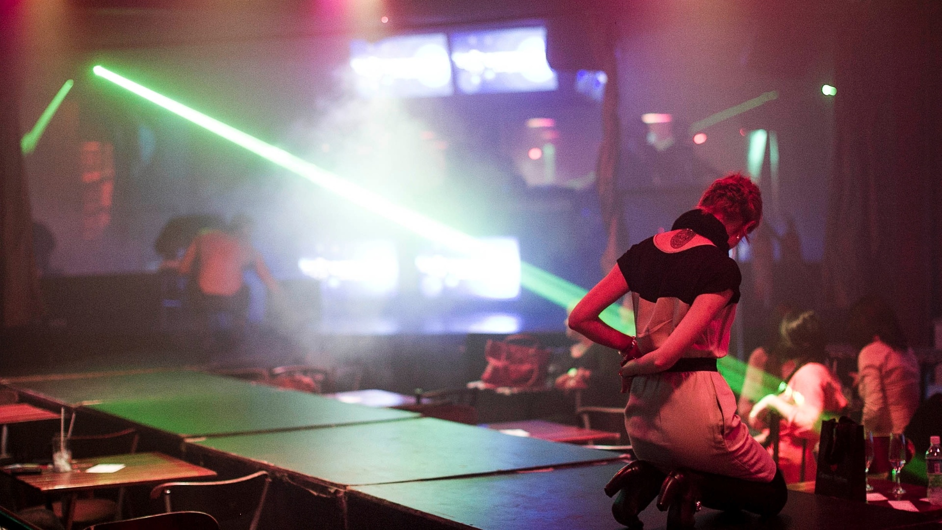 27.jun.2013 - Apresentação do modelo e dançarino Bruno Camargo, de 25 anos, no Clube das Mulheres. O paulistano faz um show no qual interpreta o personagem Christian Grey, retratado no best-seller "Cinquenta Tons de Cinza", de E.L. James. - Leonardo Soares/UOL